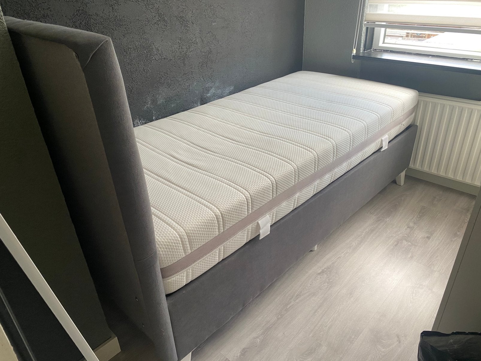 Springbox grijs met Matras nog nieuw., Ophalen, 90 cm, Eenpersoons, Zo goed als nieuw