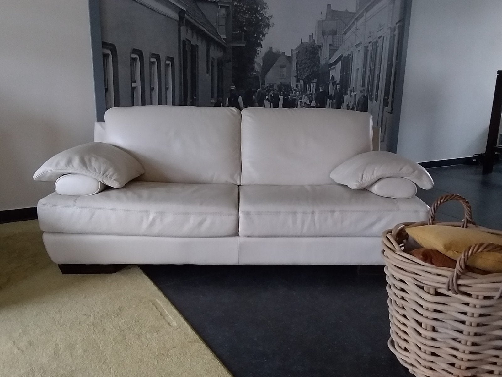NATUZZI  LEREN BANK ROOMWIT IN GOEDE STAAT, Ophalen, Zo goed als nieuw, Leer