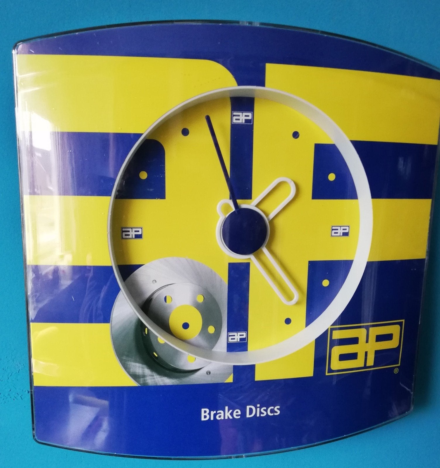 A. P. BRAKE DISCS. Wandklok. 27/27 cm., Verzamelen, Merken en Reclamevoorwerpen, Zo goed als nieuw, Overige typen, Ophalen
