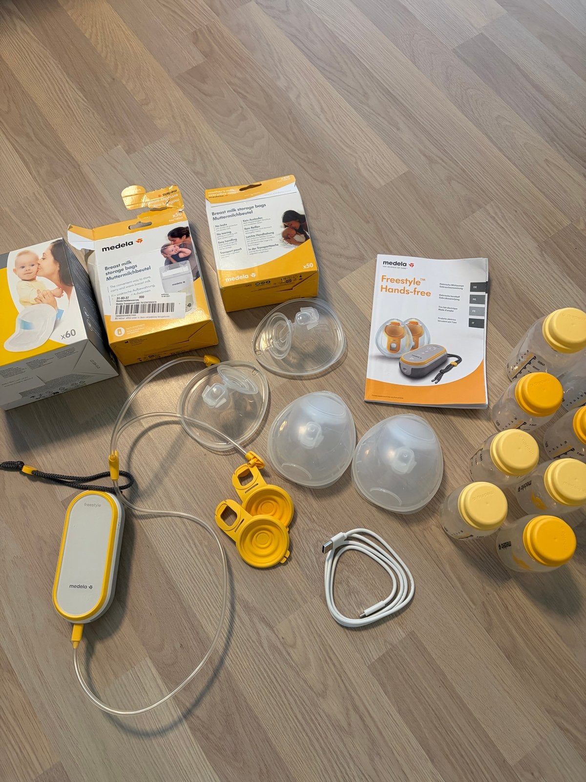 Medela Freestyle Hands-free Borstkolf met accessoires, Ophalen, Zo goed als nieuw