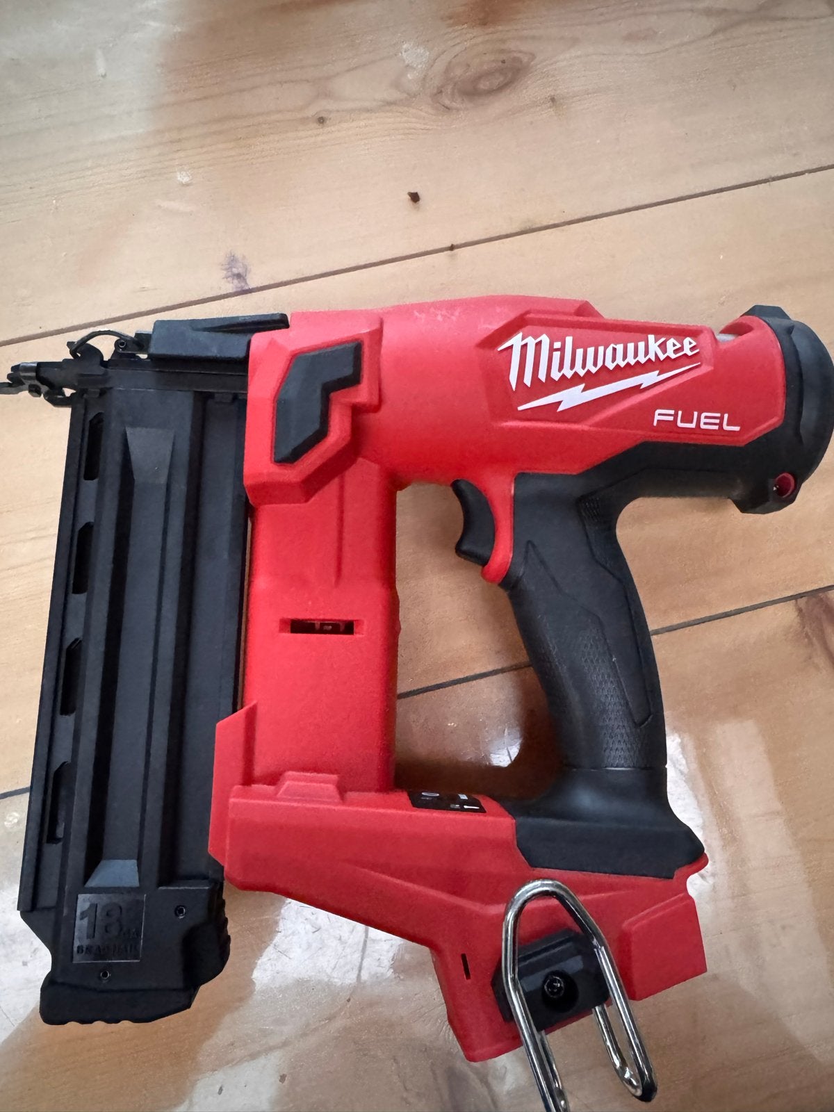 Milwaukee M18 FN18GS Spijkerpistool - Nieuw, Ophalen of Verzenden, Nieuw, Tacker/nietmachine, Milwaukee