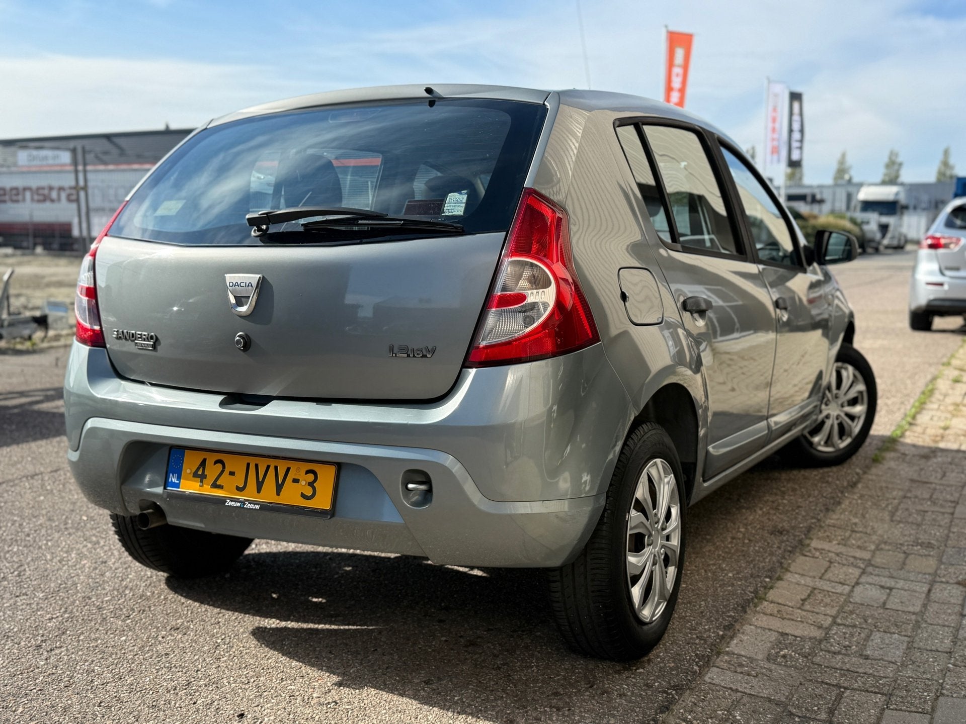 Dacia Sandero 1.2 Lauréaten Nieuwe APK Eerste Eigenaar, Auto's, Voorwielaandrijving, Dealer onderhouden, Gebruikt, Met garantie (alle)