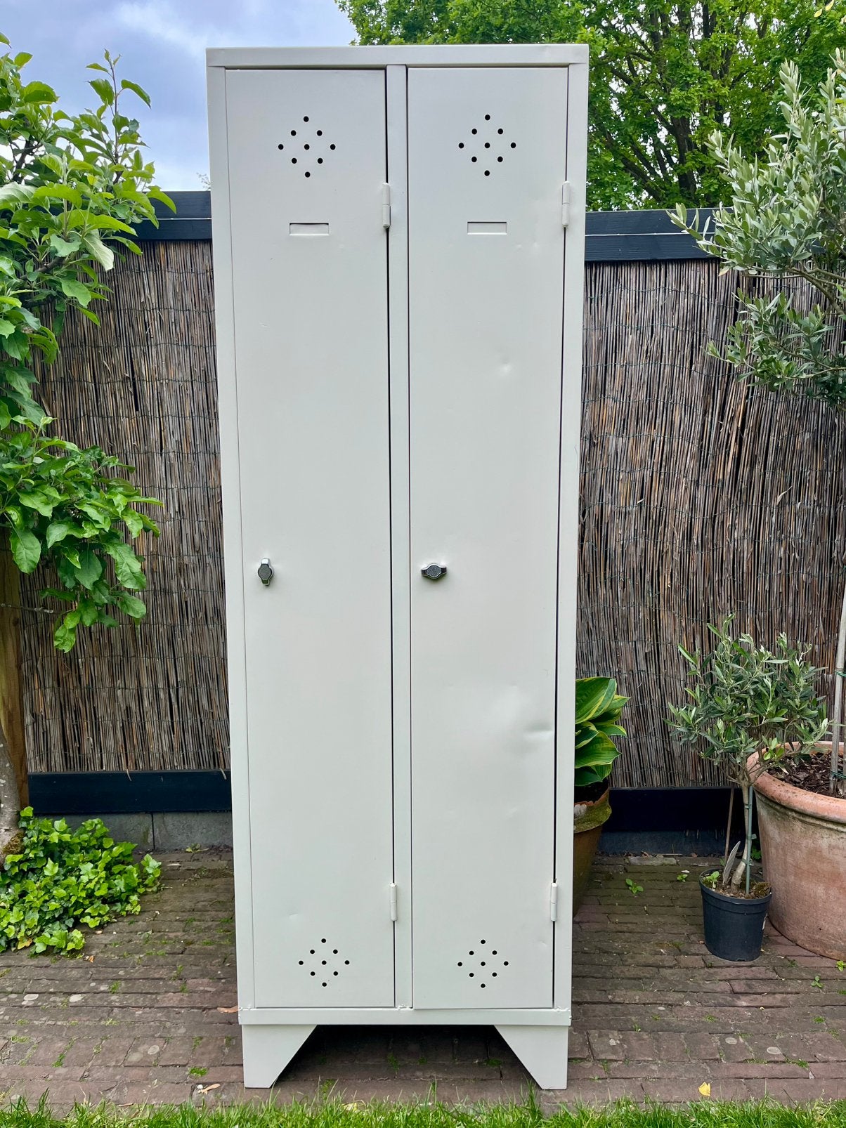 Beige lockerkast 2 deurs vintage retro, Huis en Inrichting, Kasten | Lockerkasten, Ophalen of Verzenden, Gebruikt, Vintage Retro