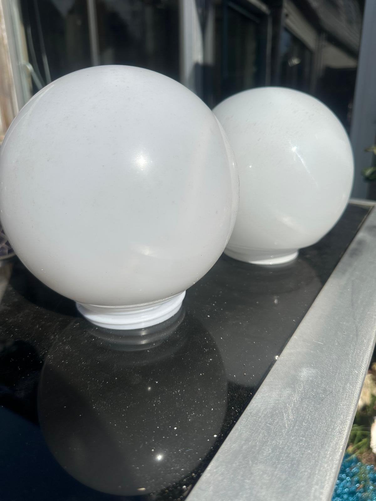2 witte bollen plafondlampen, Ophalen, Gebruikt