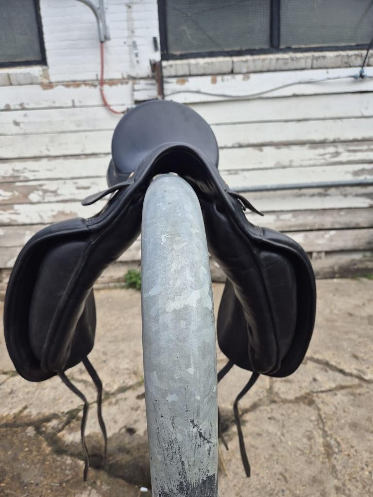 Prestige dressuurzadel 18 inch medium boom, Dieren en Toebehoren, Paarden en Pony's | Zadels, Ophalen of Verzenden, Gebruikt, Dressuur