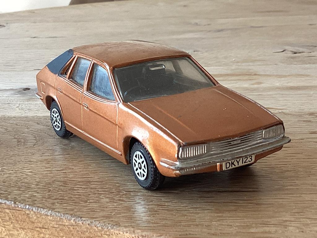 Dinky Toys Princess 2200 HL – Made in England (jaren ‘70), Ophalen of Verzenden, Zo goed als nieuw, Auto, Dinky Toys
