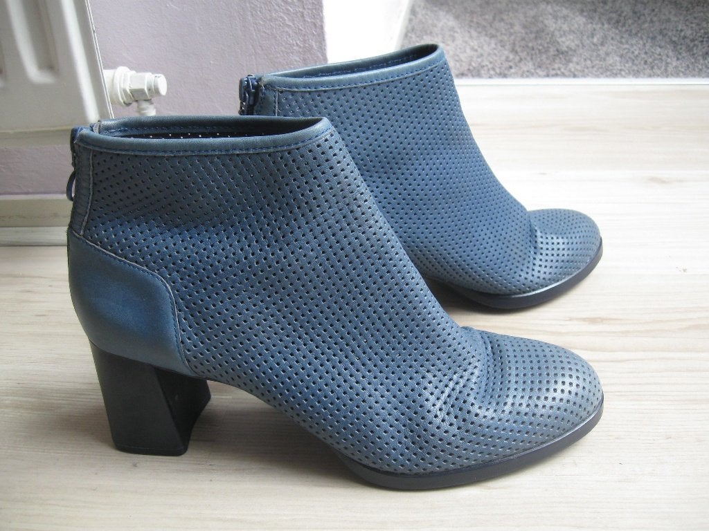 Camper bijzondere blauwe enkellaars maat 41 goede staat, Kleding | Dames, Schoenen, Blauw, Camper, Ophalen of Verzenden, Zo goed als nieuw