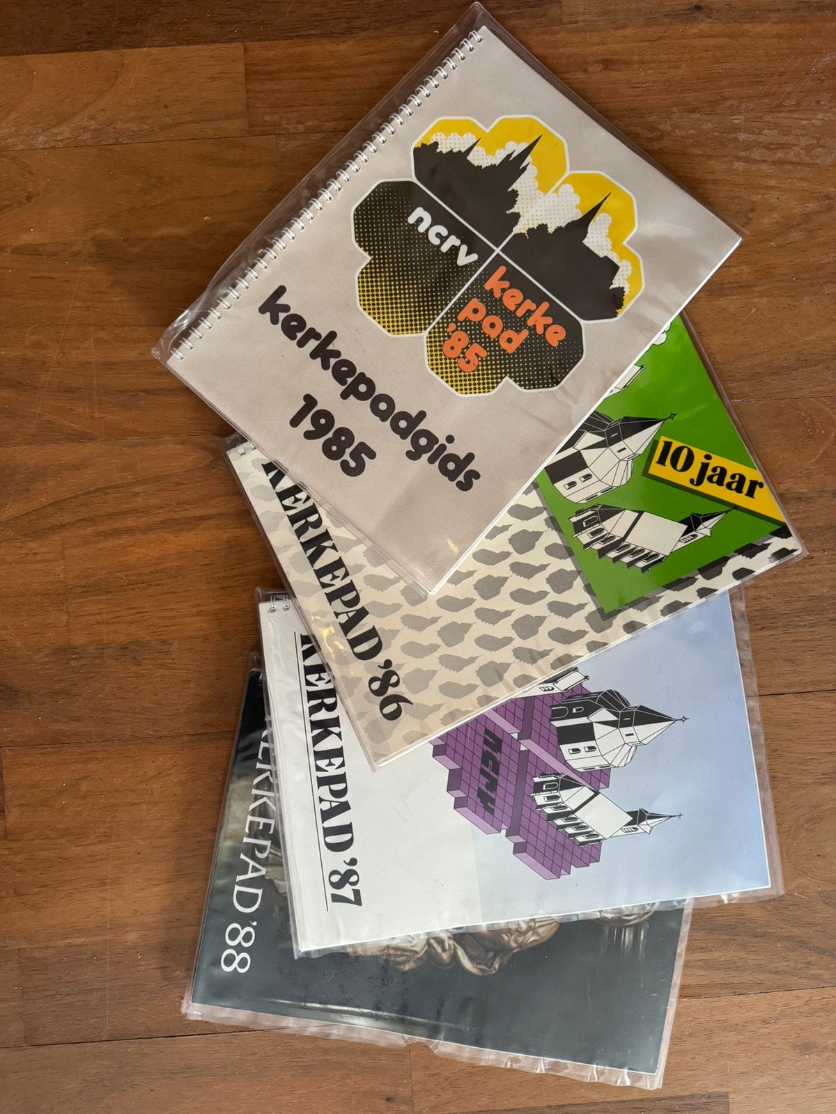 Gratis ophalen: 4 NCRV Kerkepad gidsen 1985,86,87,88, Ophalen, Gelezen, Christendom | Protestants