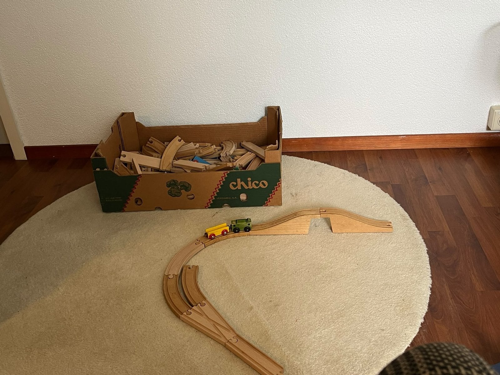 Houten treinbaan met accessoires, Kinderen en Baby's, Ophalen of Verzenden, Gebruikt, Rij- of Hobbelspeelgoed