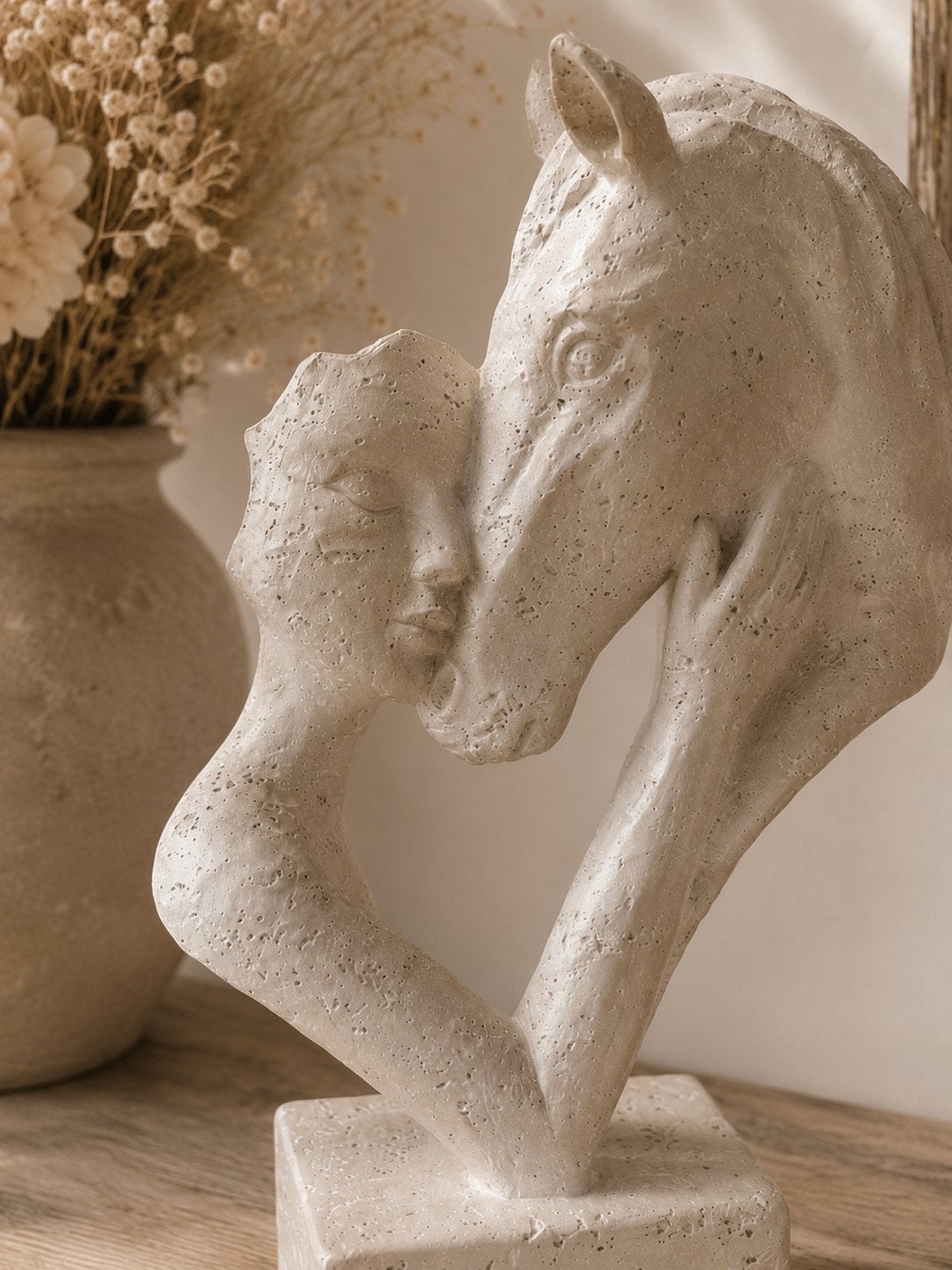 Decoratief beeld mens & paard - Unieke sculptuur, Beige, Verzenden, Zo goed als nieuw, Modern