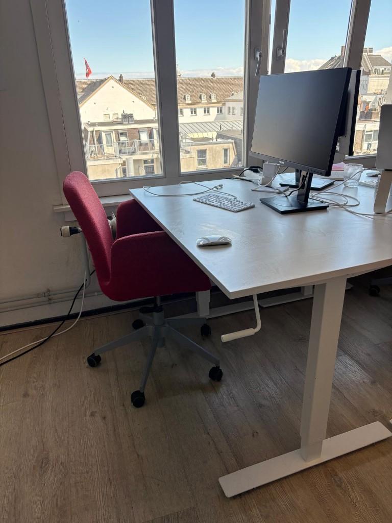 Wit bureau Trotten (zit- en stabureau), Huis en Inrichting, Bureaus, Ophalen, Zit-sta bureau, Zo goed als nieuw, 70 cm