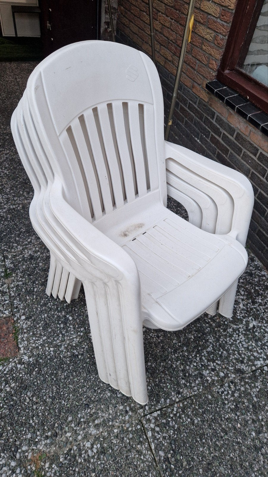 4 stevige tuinstoelen wit, Ophalen, Kunststof