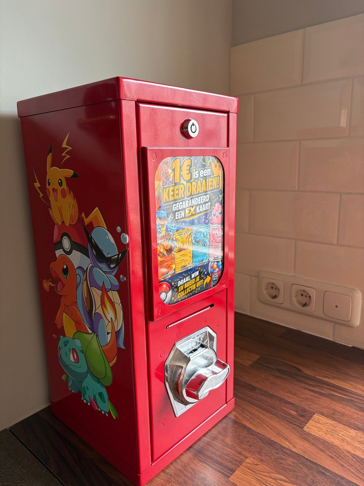 Pokemon kaarten vending machine, Hobby en Vrije tijd, Verzamelkaartspellen | Pokémon, Ophalen, Zo goed als nieuw, Overige typen