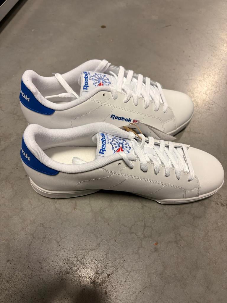 Reebok Classic Sneakers - Wit met Blauwe Details, Ophalen of Verzenden, Nieuw, Wit, Sneakers of Gympen