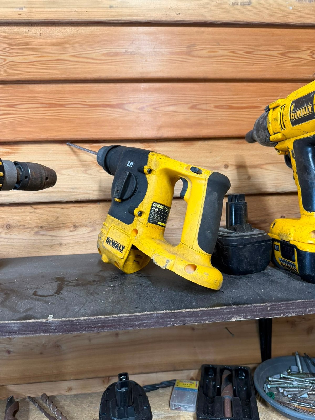Opruiming Te koop dewalt 18 volt  gereedschap werkt perfect, Ophalen, Zo goed als nieuw, 600 watt of meer, Klopboormechanisme