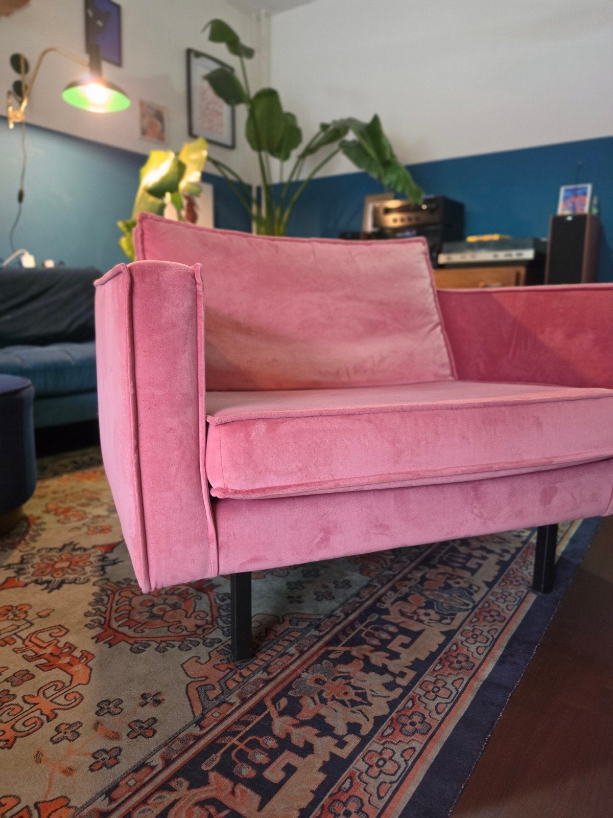 Roze fluwelen fauteuil - Comfortabel en stijlvol, Huis en Inrichting, Fauteuils, Ophalen, Modern, Retro, Gebruikt, 75 tot 100 cm