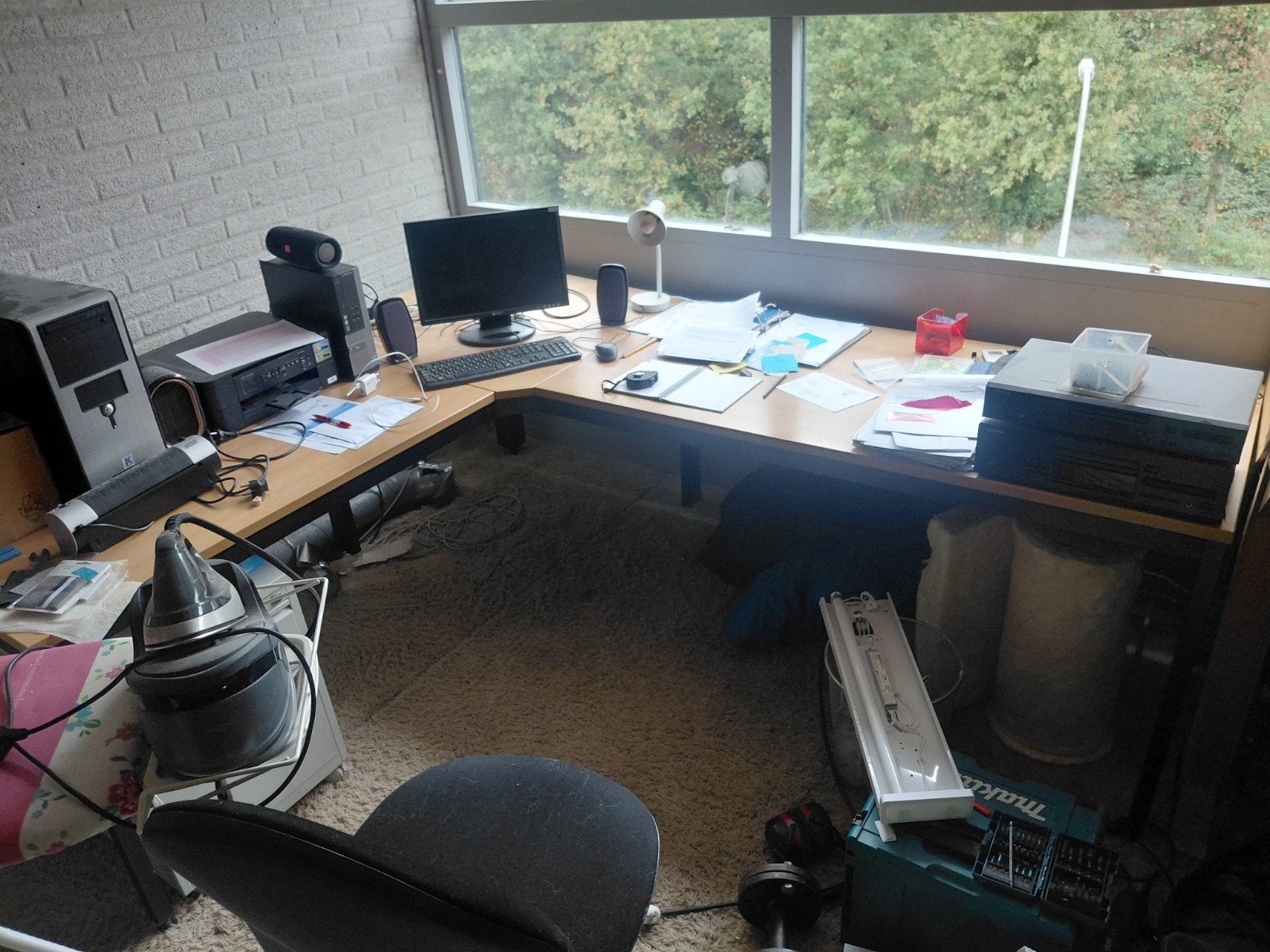 Ruim hoekbureau met stopcontacten, Ophalen, Gebruikt, Hout, Hoekbureau