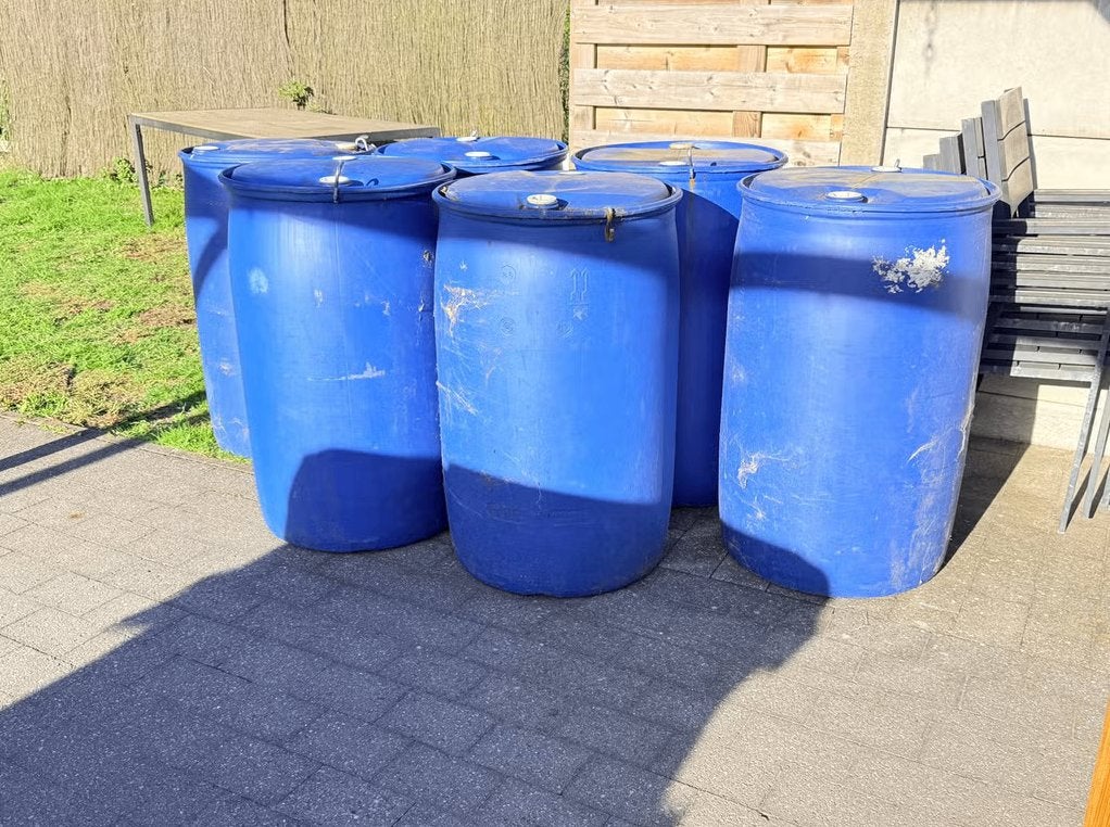 5 blauwe regentonnen, Tuin en Terras, 150 liter of meer, Ophalen, Zo goed als nieuw, Kunststof