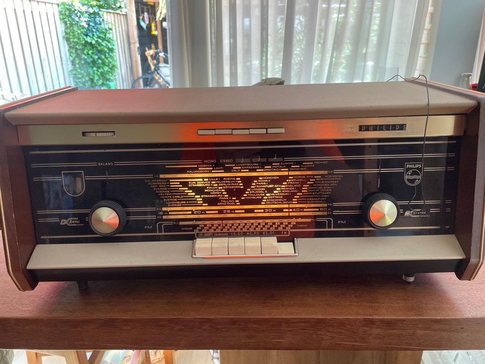 Mooie vintage Philips buizenradio - Voor de liefhebber, Antiek en Kunst, Antiek | Tv's en Audio, Ophalen