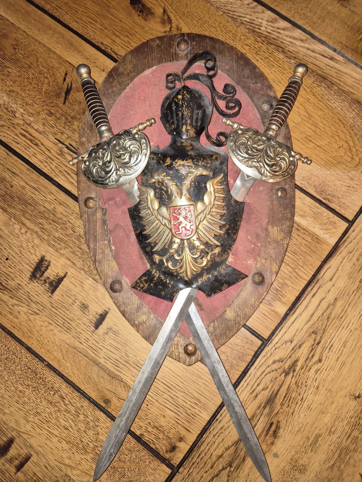 Wapenschild met 2 dames dolken, Verzamelen, Ophalen of Verzenden, Landmacht, Nederland