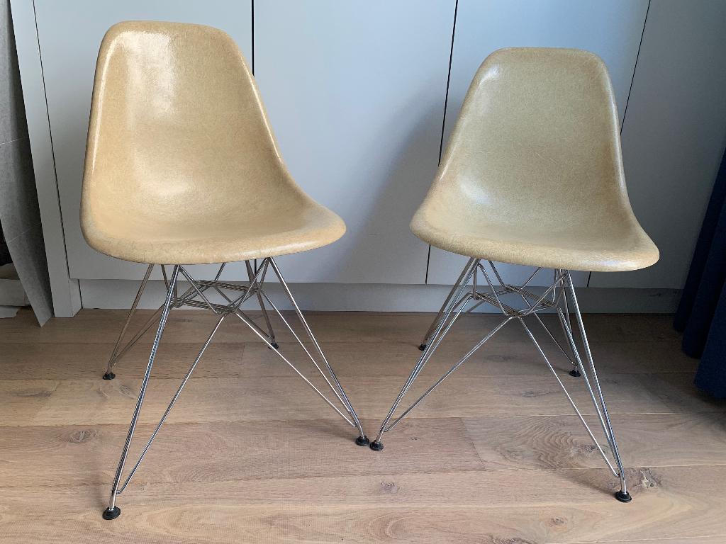 2x vintage Eames Miller DSR glasvezel chairs dark parchment, Ophalen, Gebruikt, Twee, Wit