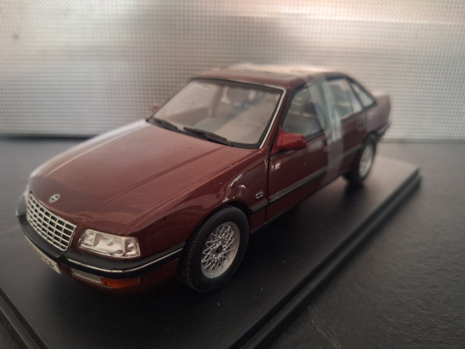 Opel Senator B 1987 Schaal 1:24, Hobby en Vrije tijd, Modelauto's | 1:24, Overige merken, WhiteBox, Auto, Nieuw