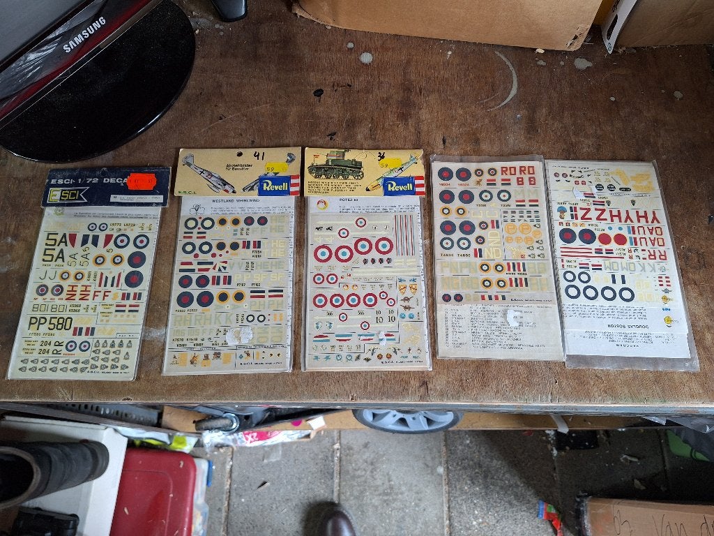 Vintage Revell + Esci modelbouw decals nieuw in plastic, Ophalen of Verzenden, Nieuw, 1:72 tot 1:144, Revell