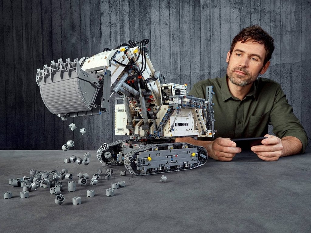 Foto 6 van LEGO Technic #42100 Liebherr R 9800 Graafmachine