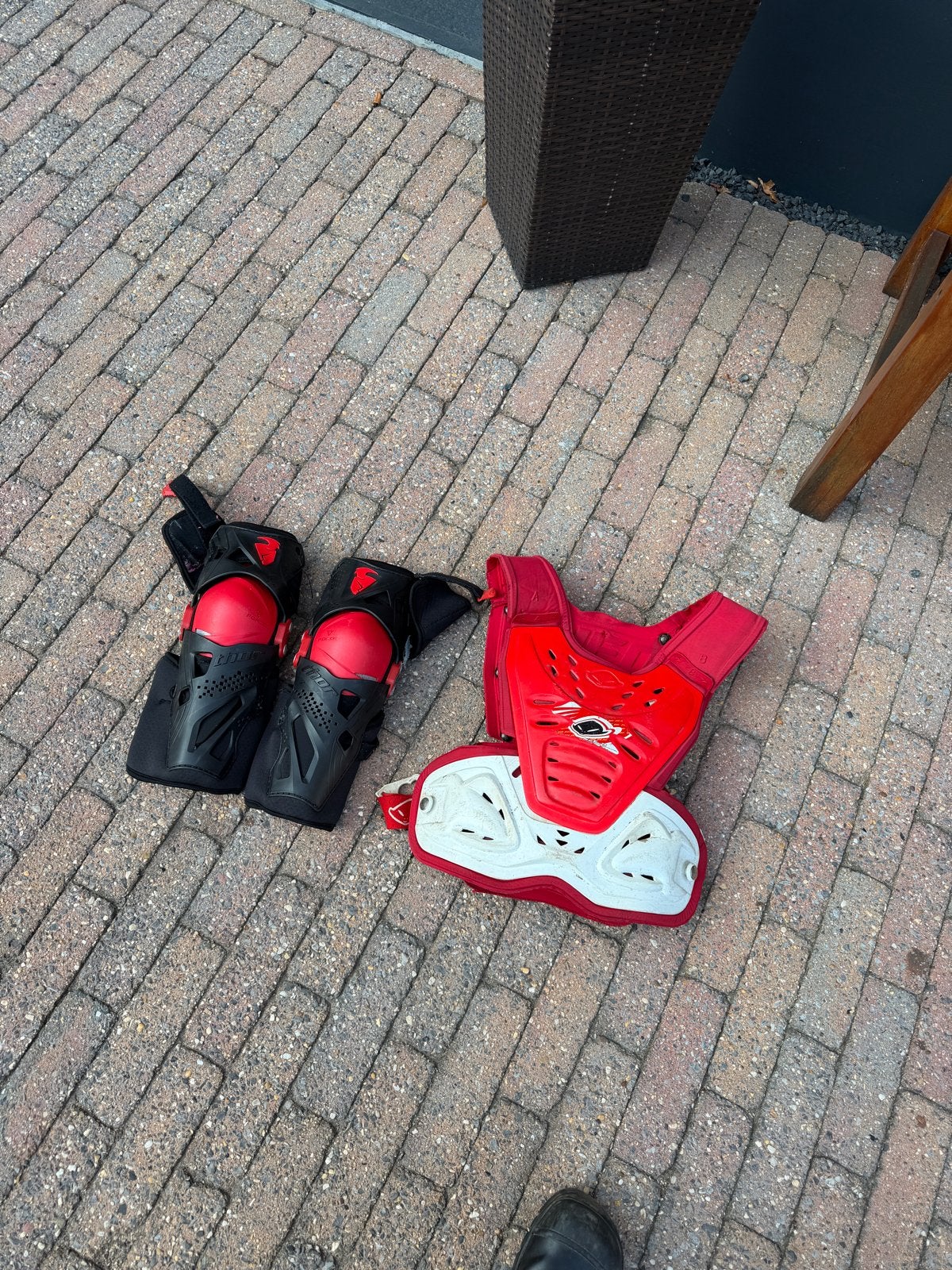 Thor kniebeschermers & UFO Reactor bodyprotector S/M, Ophalen of Verzenden, Tweedehands, Heren, Motorcrosskleding