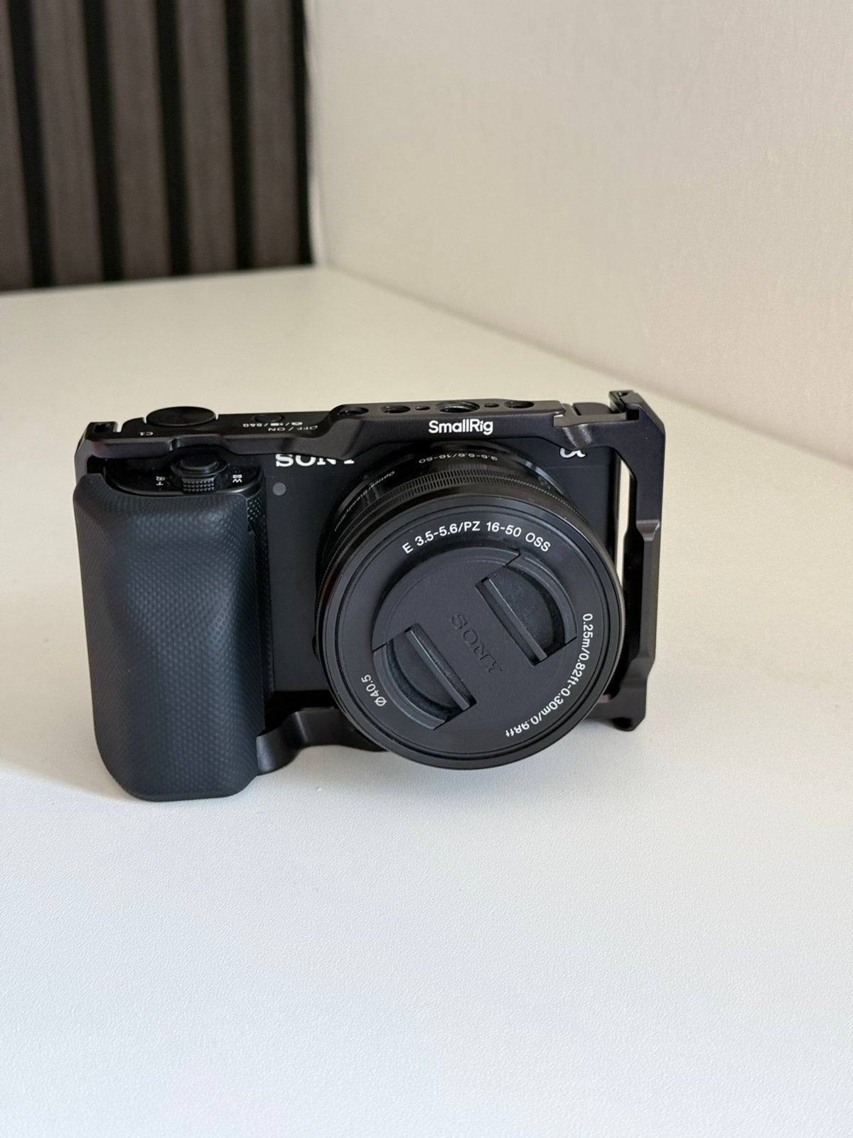 Sony ZV-E10 met kitlens en accessoires, Ophalen of Verzenden, Zo goed als nieuw, Sony, 8 keer of meer