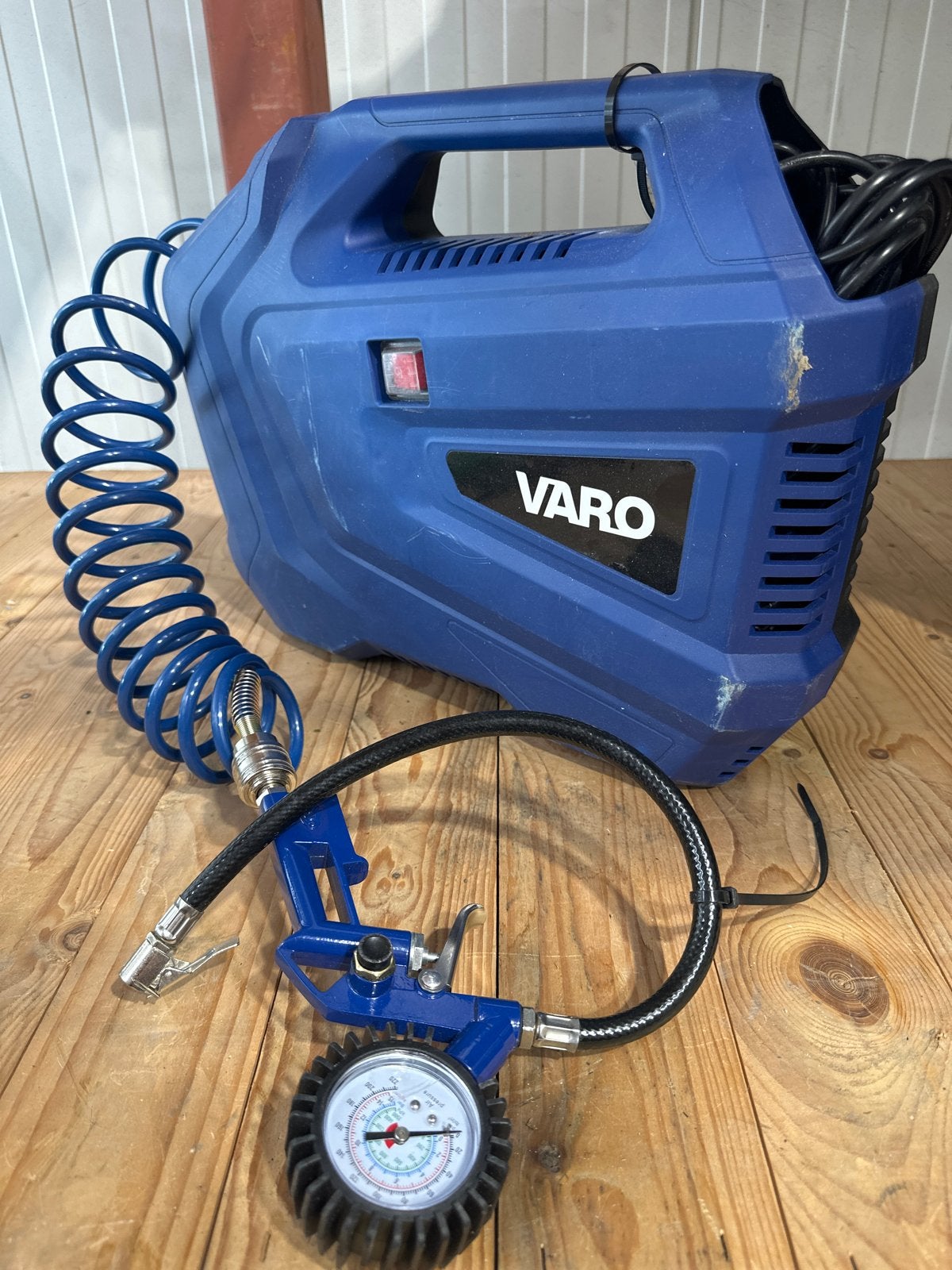 Varo Compressor - Draagbare Luchtcompressor, Gebruikt, 6 tot 10 bar, Ophalen of Verzenden, Minder dan 200 liter/min