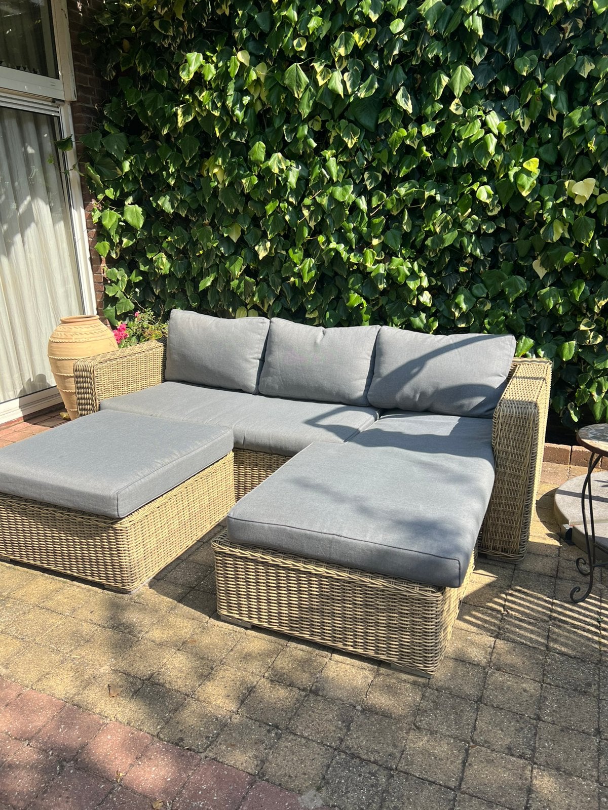 Loungeset, bank met hocker in nette staat!, Ophalen, Zo goed als nieuw, Kunststof, Hocker