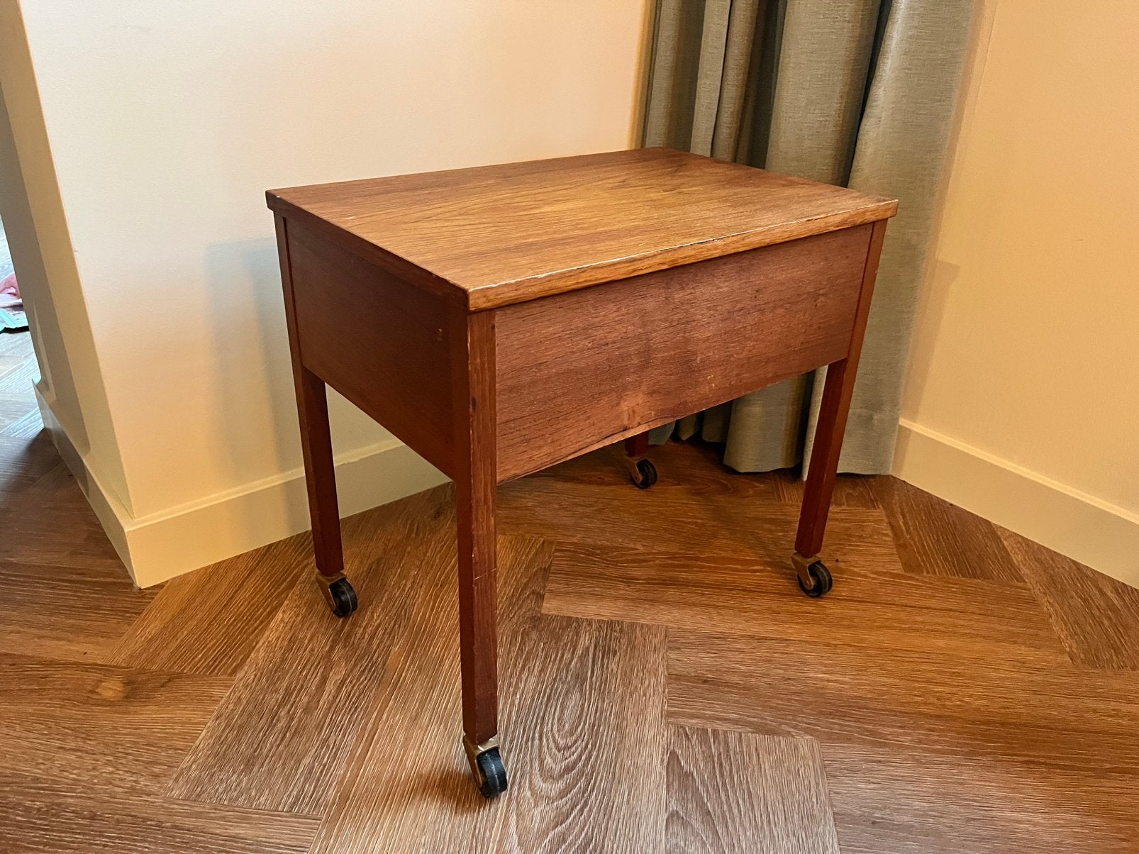 DMC garen in mooie houten kast, Ophalen, Gebruikt, Handborduren, Borduurgaren of Zijde