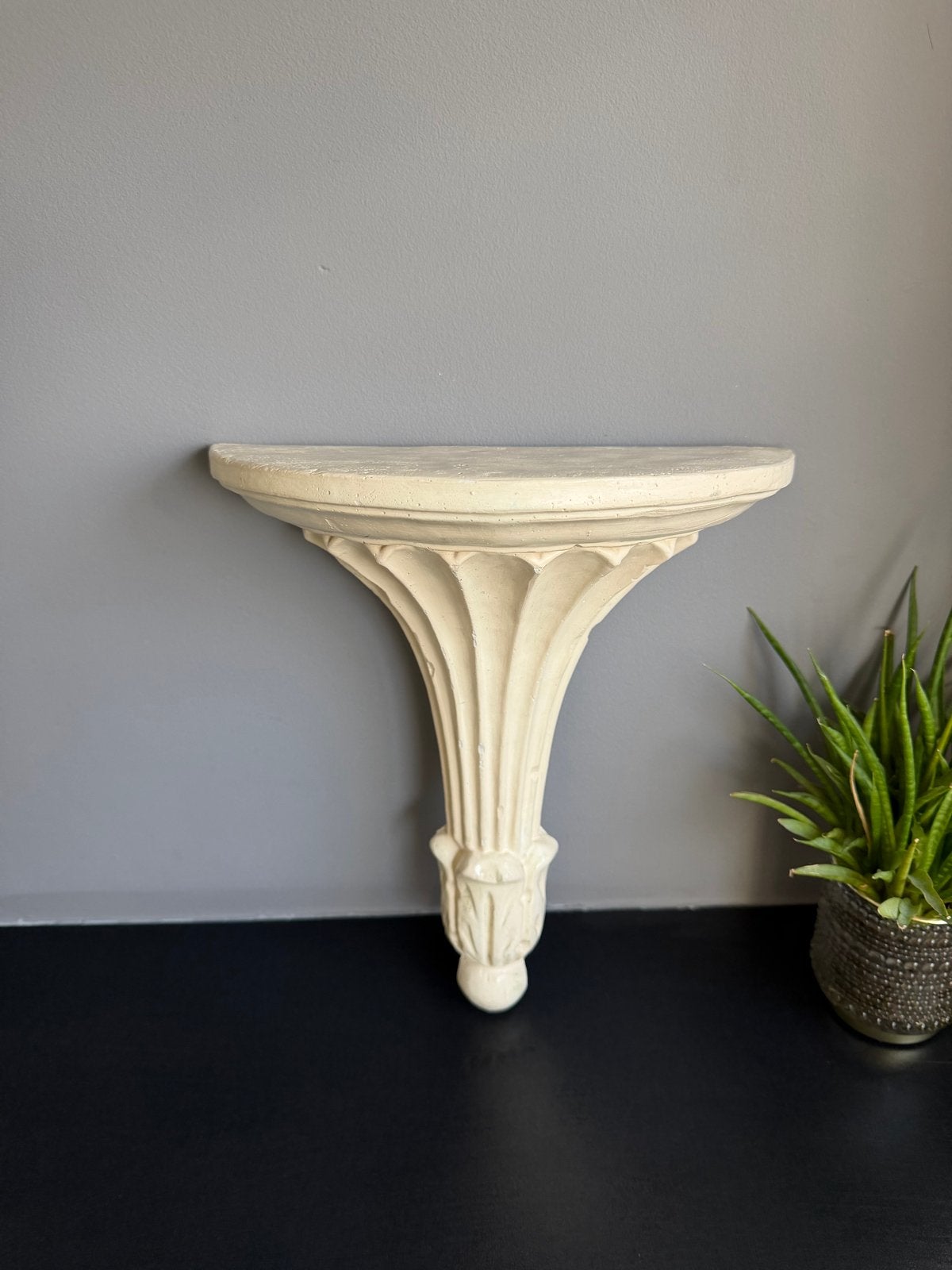 Gipsen Wandconsole - Gebruikt met Lichte Beschadigingen, Gebruikt, Beige, Ophalen of Verzenden, Klassiek