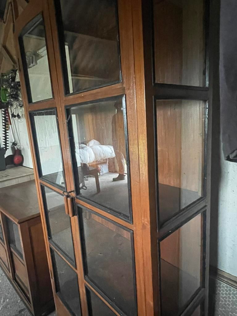 Kast | teakhout, smal met veel glas., Huis en Inrichting, Kasten | Boekenkasten, Ophalen, Met deur(en), Glas, 50 tot 100 cm