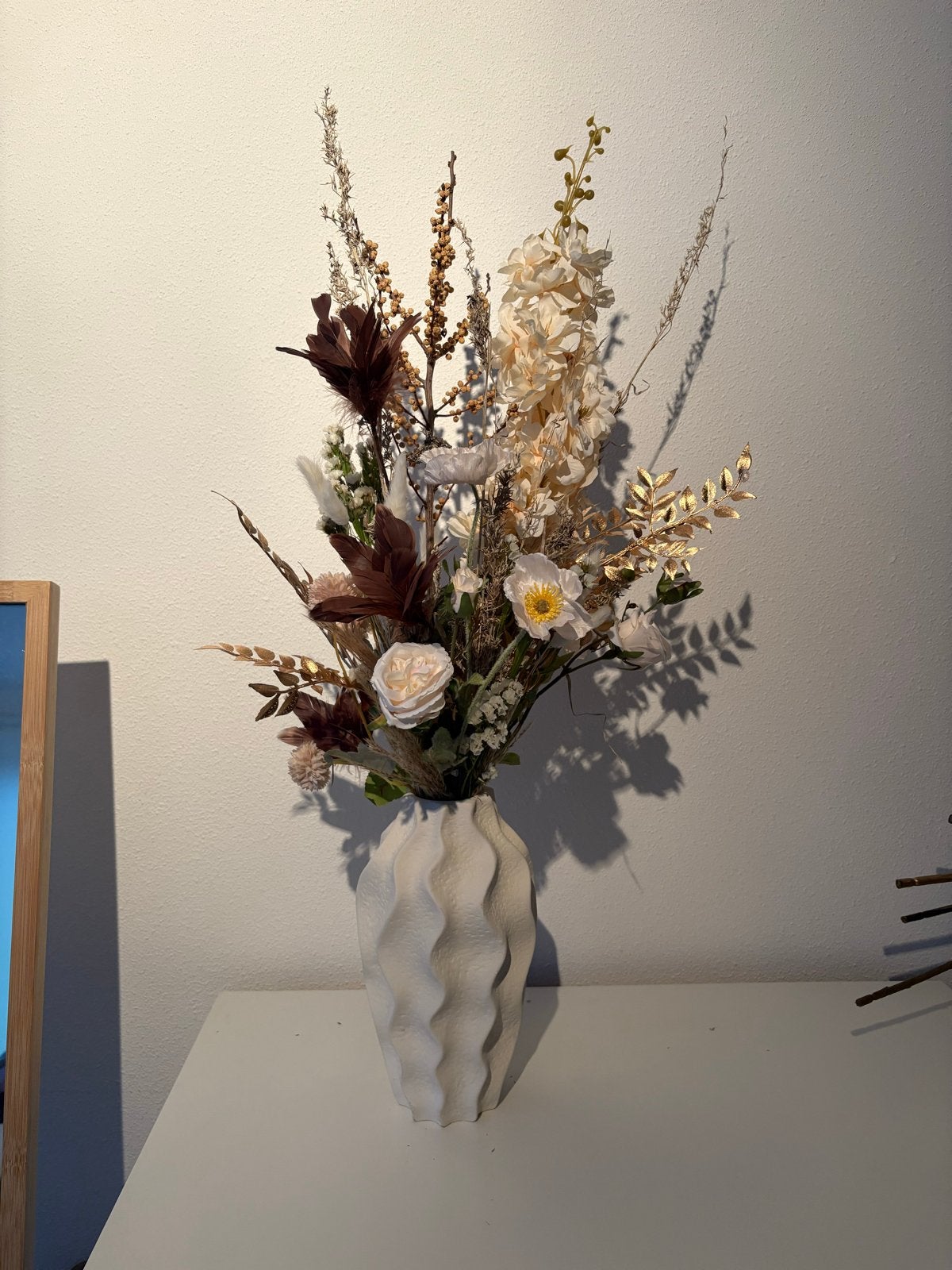 Decoratieve vaas met kunstbloemen en droogbloemen, Overige materialen, Zo goed als nieuw, Geschikt voor droogbloemen, Meerkleurig