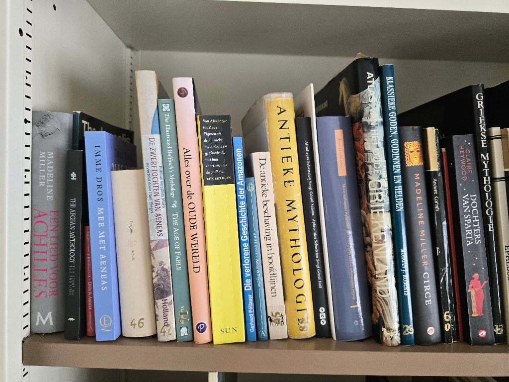 Grote hoeveelheid boeken Griekse mythologie + cd's / dvd's, Boeken, Gelezen, Europa, Ophalen of Verzenden, Meerdere auteurs