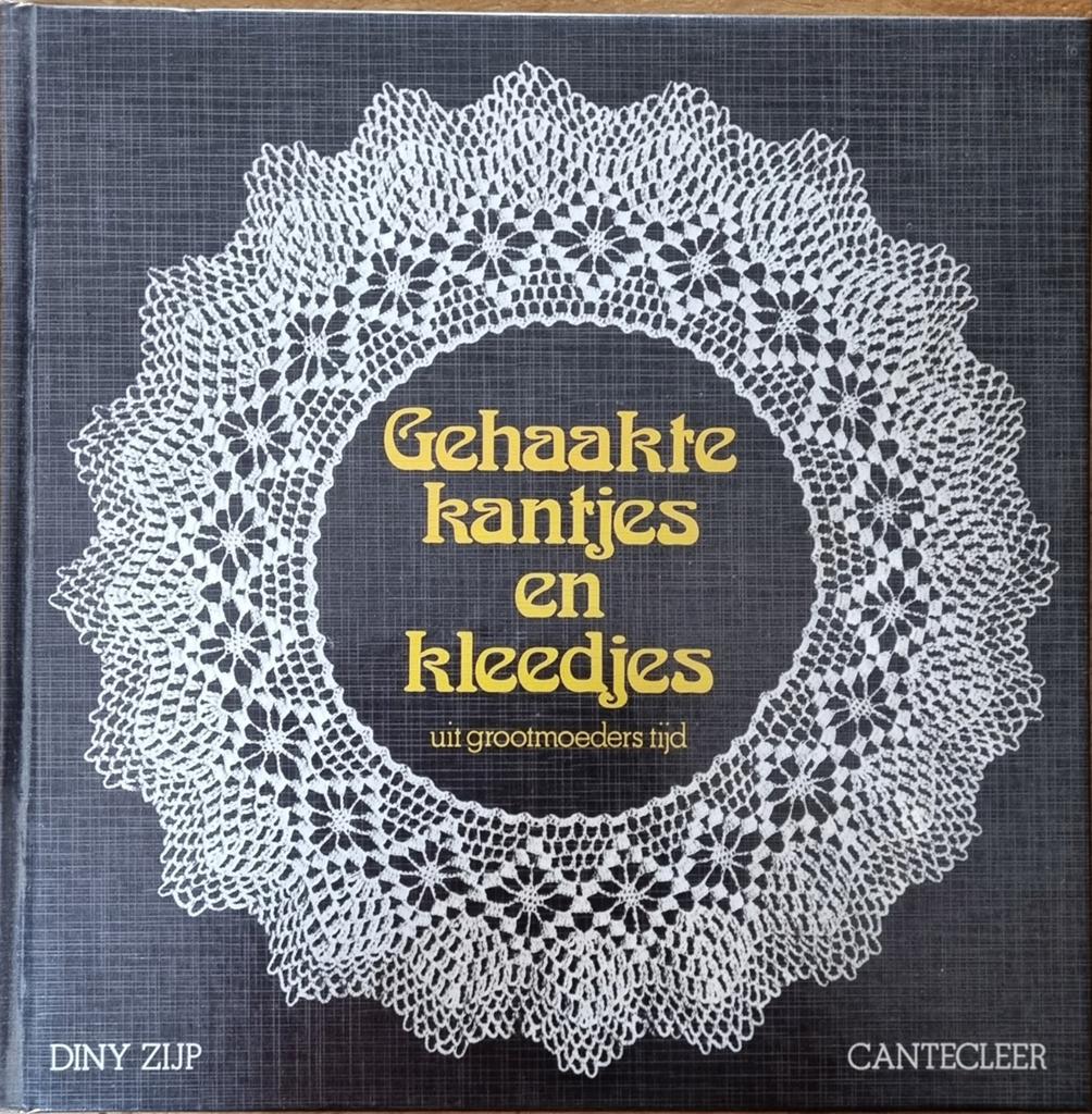 Gehaakte kantjes en kleedjes uit grootmoeders tijd - 1980, Boeken, Hobby en Vrije tijd, Zo goed als nieuw, Breien en Haken, Ophalen of Verzenden
