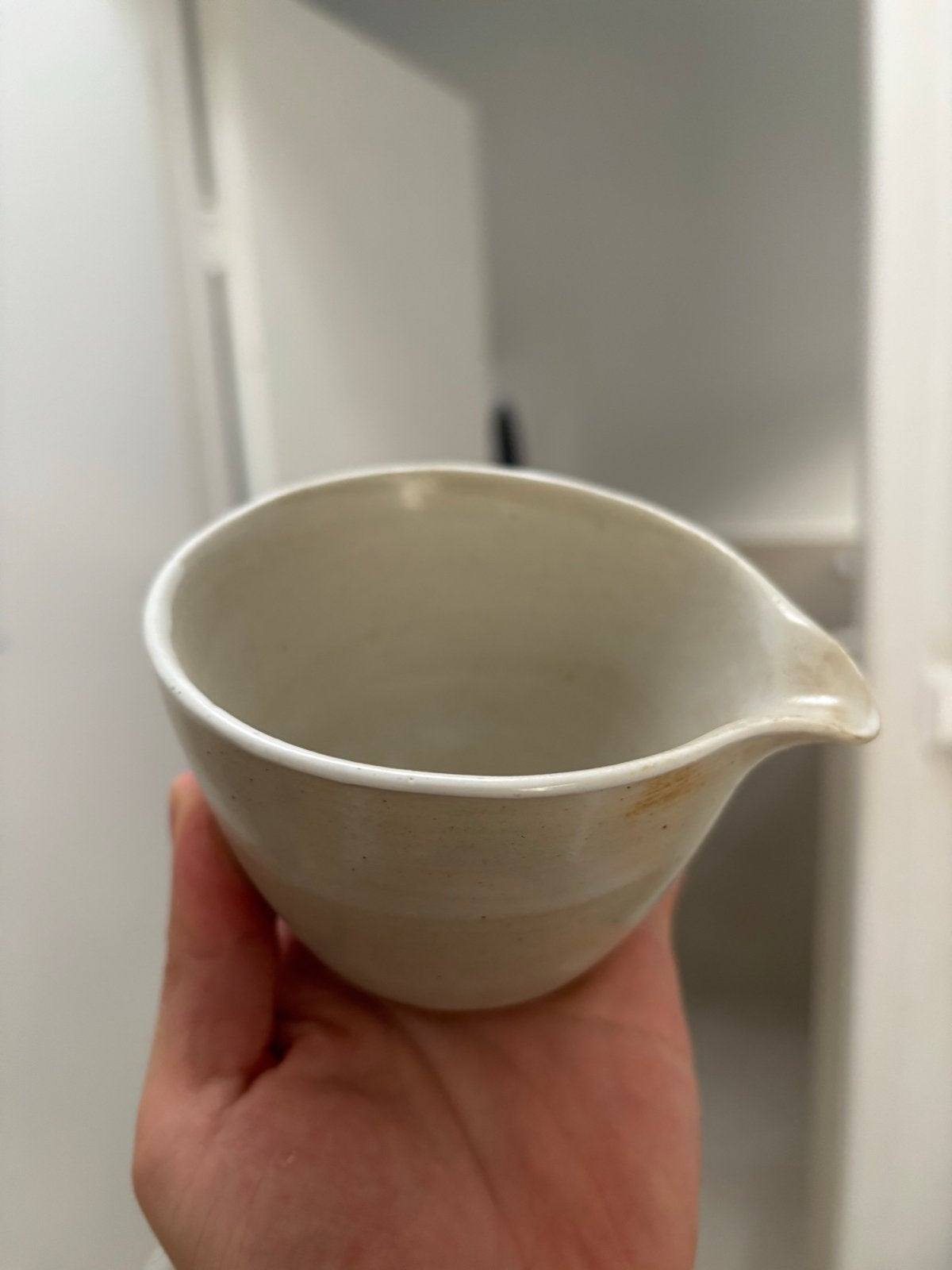 Matcha kommetje met schenktuit, Beige, Overige typen, Ophalen of Verzenden, Zo goed als nieuw