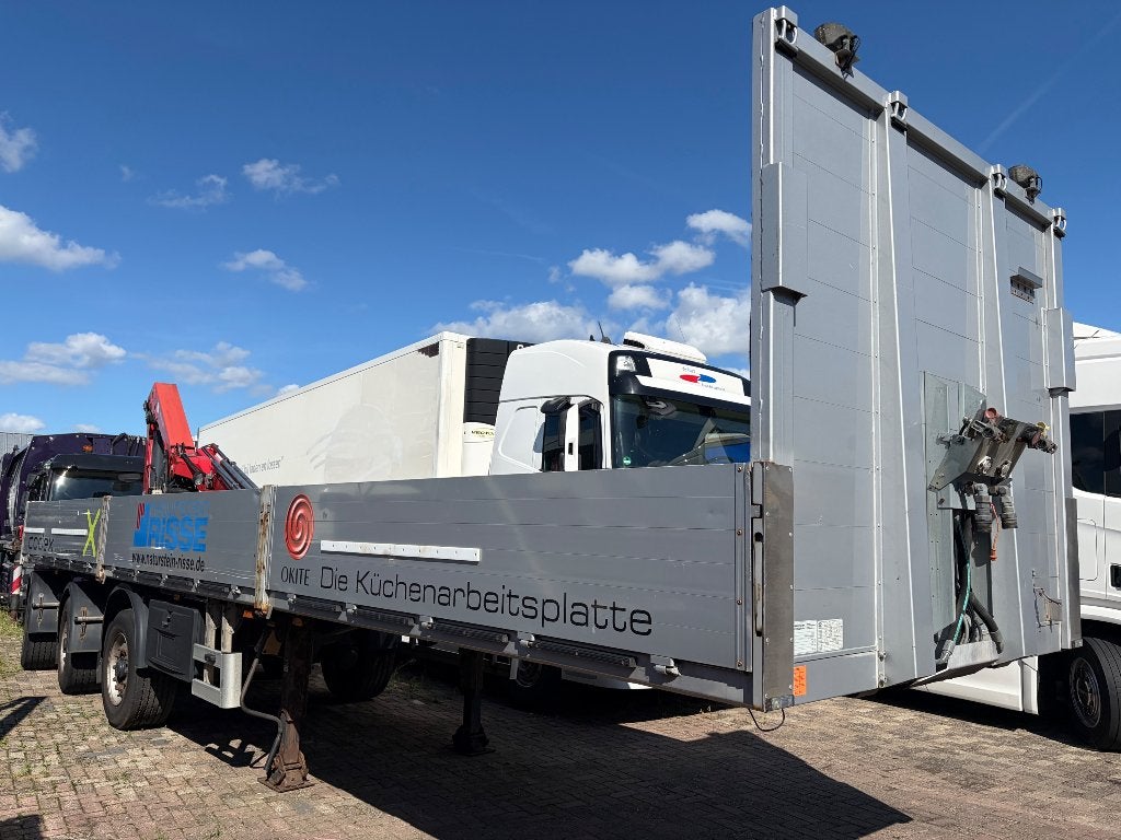 3 — ASSIGE TRIDEC GESTUURDE TRAILER MET HMF KRAAN ., Auto's, Bedrijf, Aanhangers en Opleggers, Te koop