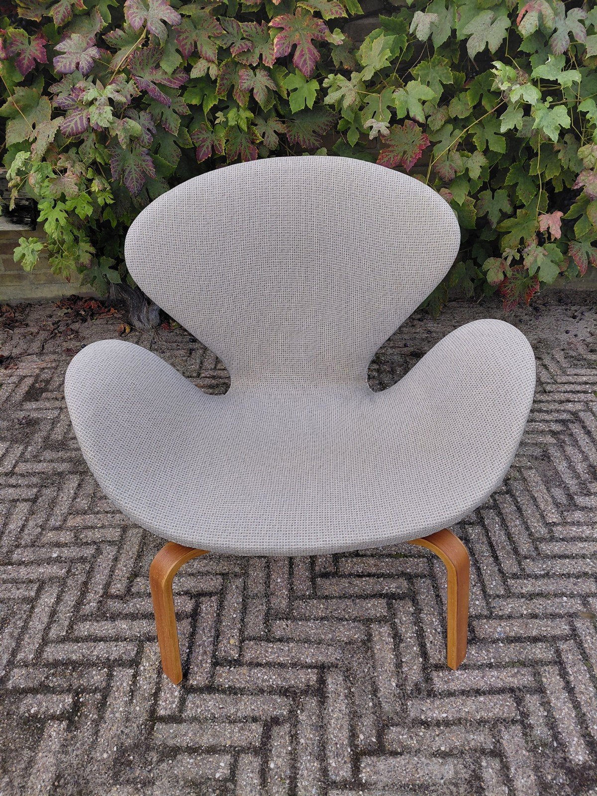 Arne Jacobsen Swan chair model FH4325 - Fritz Hansen, Ophalen, 77 cm, Grijs, Hout
