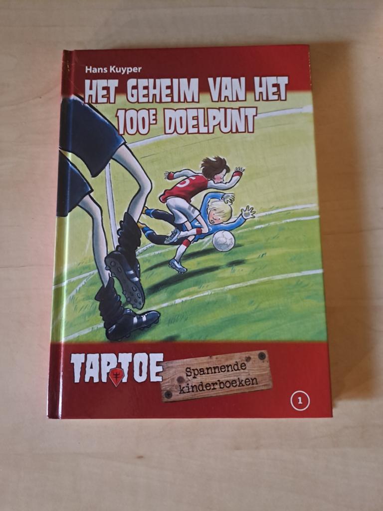 Taptoe: Het Geheim van het 100e Doelpunt - Hans Kuyper, Ophalen of Verzenden, Zo goed als nieuw, Hans Kuyper, Fictie algemeen