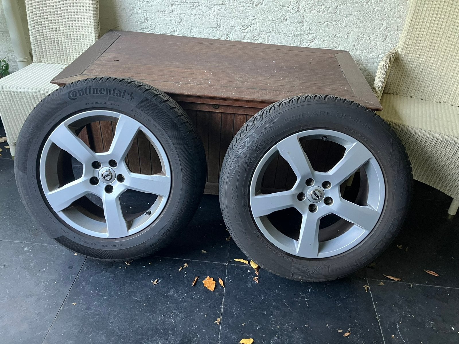 Volvo XC60 Winterset 235/60 R18, Ophalen, 18 inch, Banden en Velgen, Winterbanden