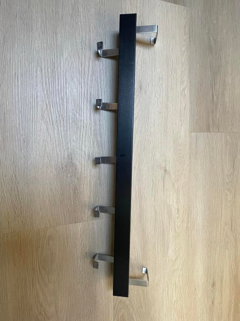 IKEA TJUSIG wandkapstok zwart met 5 haken, Wandkapstok, Gebruikt, Ophalen of Verzenden, Minder dan 100 cm