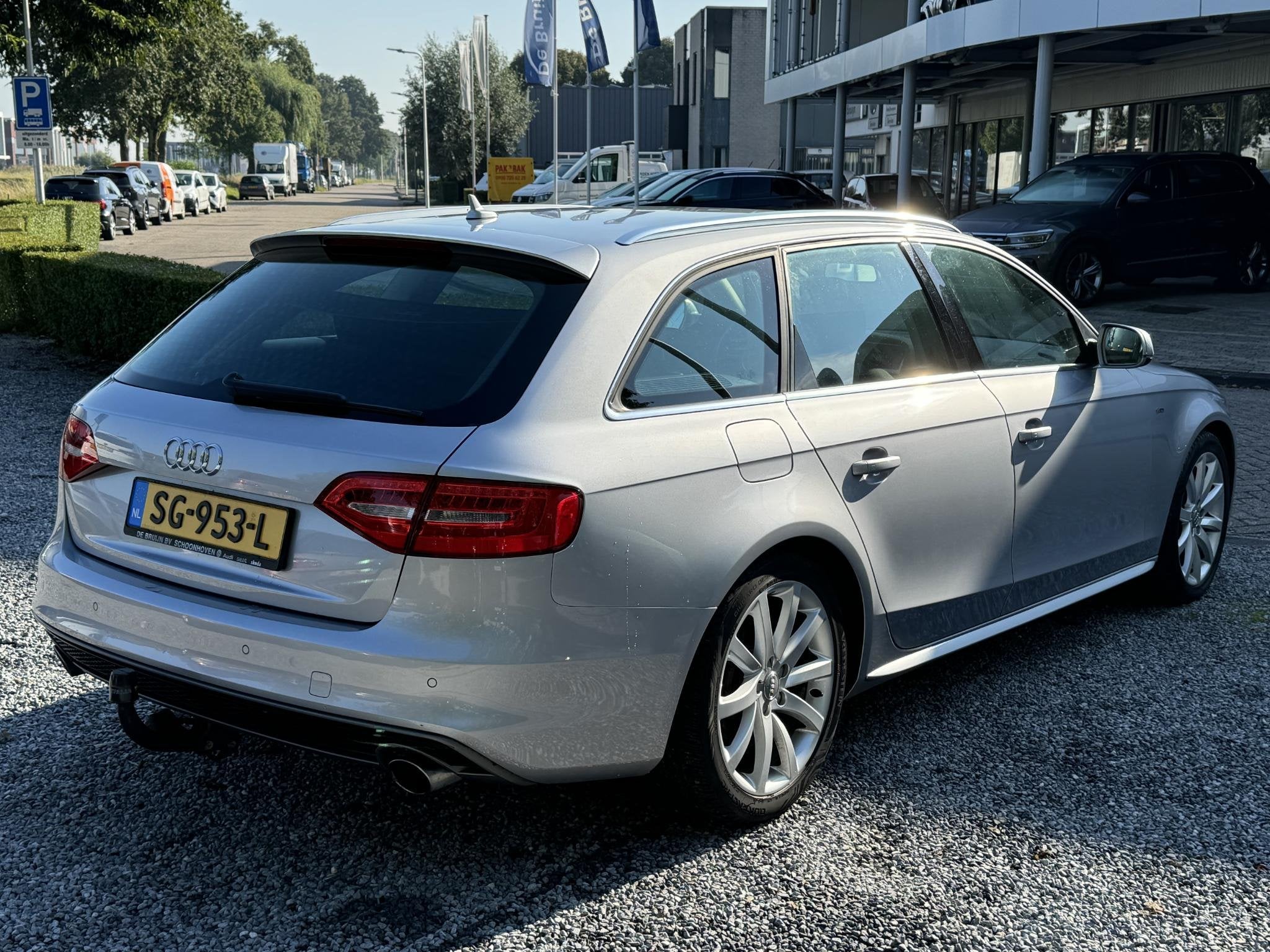 Audi A4 Avant 1.8 TFSI 170pk Aut. S-Line (Trekhaak,Navi,Keyl, Auto's, Stof, Gebruikt, 4 cilinders, 1505 kg