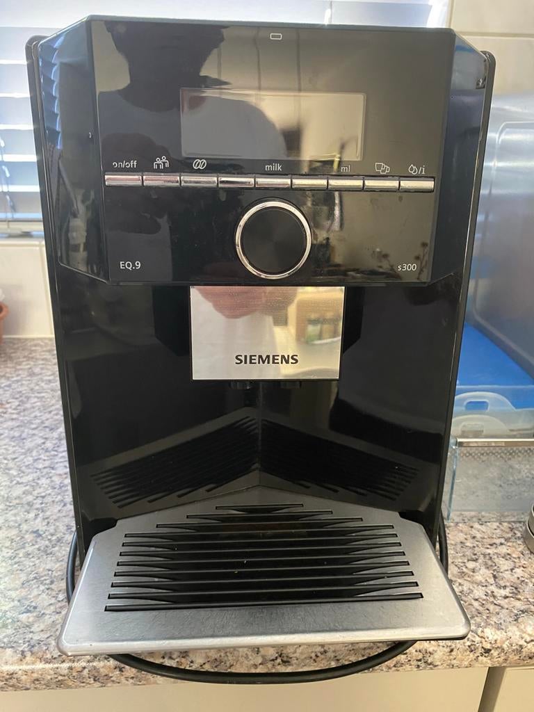Siemens EQ9, Afneembaar waterreservoir, Gebruikt, 10 kopjes of meer, Koffiemachine