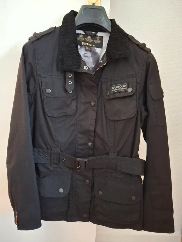 Nieuwe Barbour International waxjas met riem-UK size 8-EU 34, Barbour International, Zwart, Nieuw, Ophalen of Verzenden