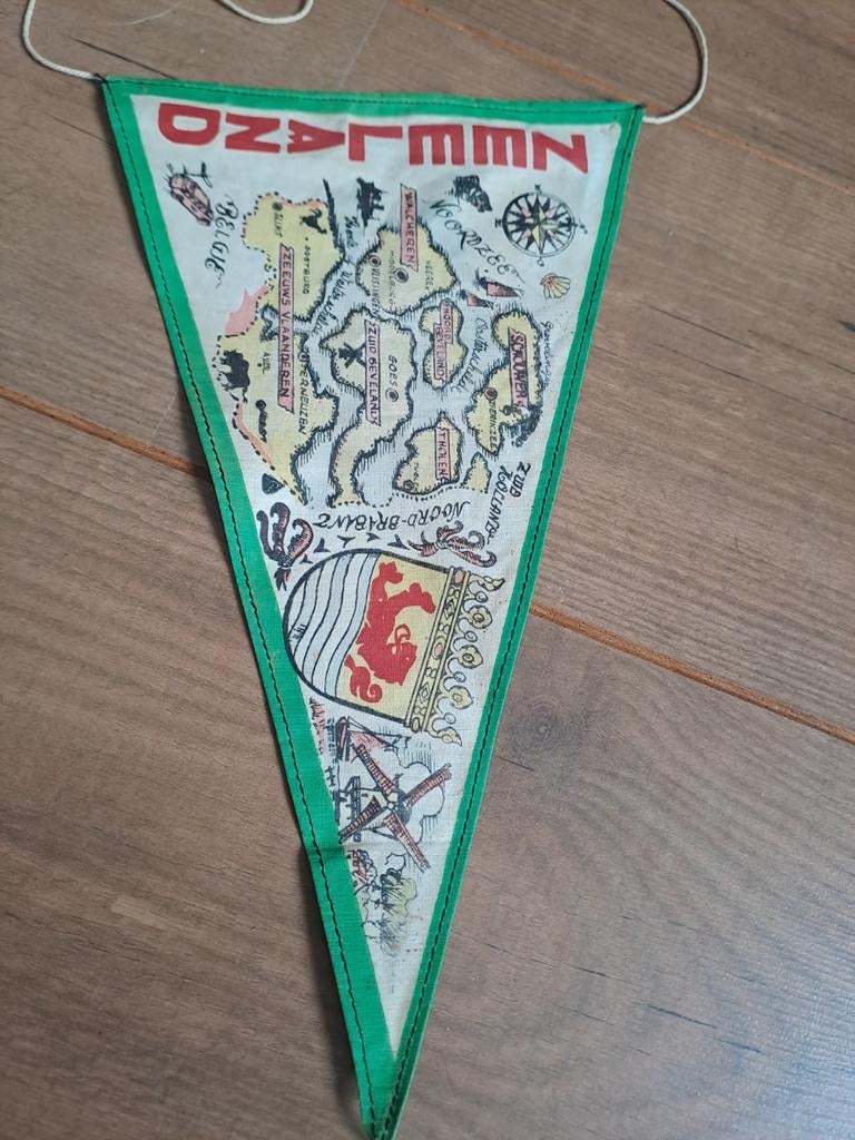 Vintage souvenirs vlaggetje/ wimpel van Zeeland., Verzamelen, Retro, Ophalen of Verzenden, Overige typen