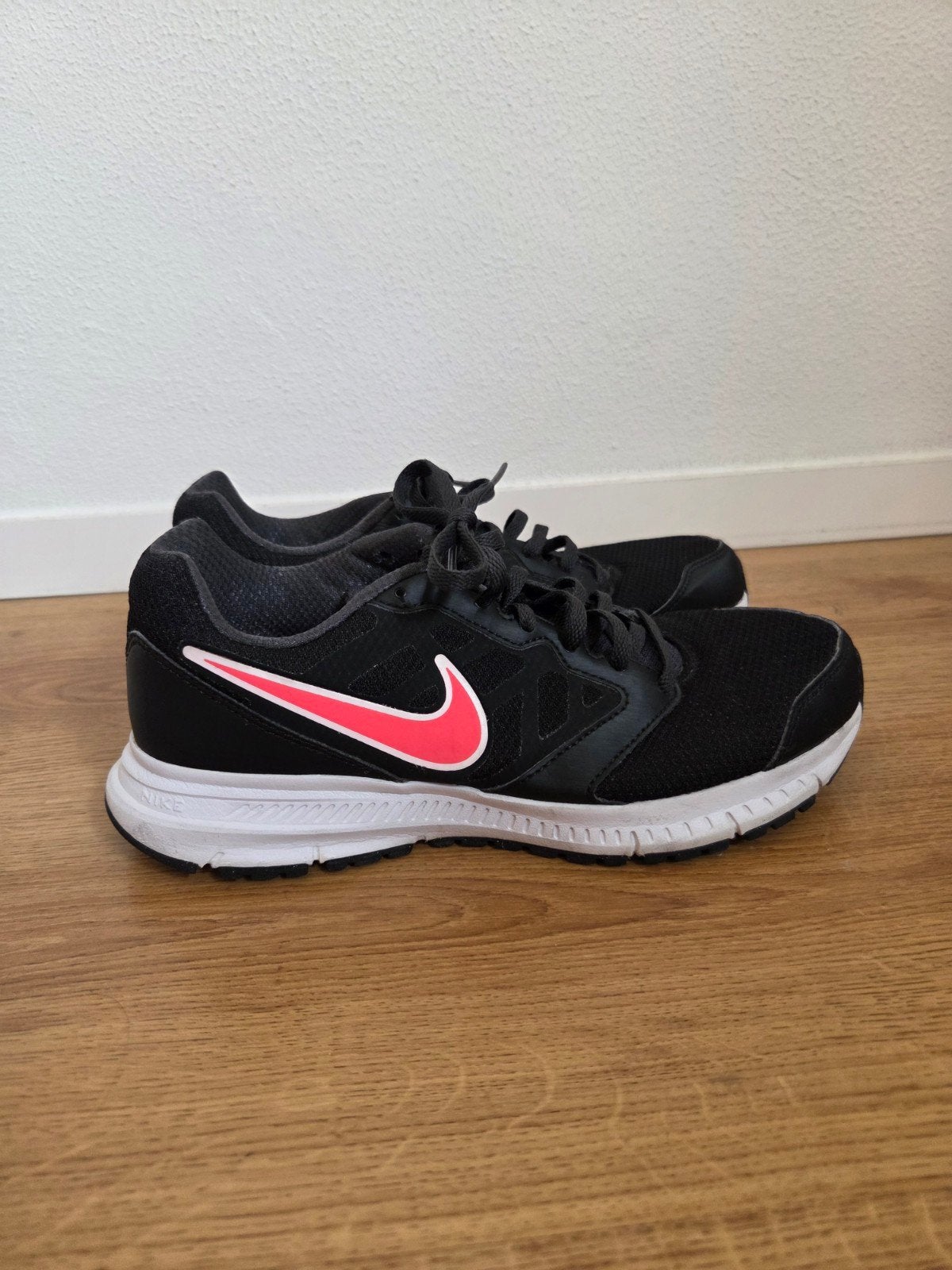 Nike hardloopschoenen dames., Nike, Ophalen of Verzenden, Zo goed als nieuw, Sportschoenen