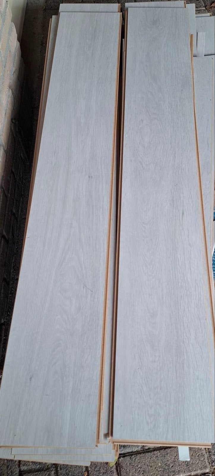 laminaat grijs/wit, Ophalen, Gebruikt, 50 tot 150 cm, 10 m² of meer
